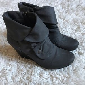 Adorable grey ankle booties